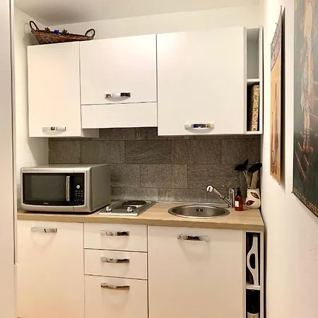 Milan Center Studio Apartment In Corso Magenta מילאנו