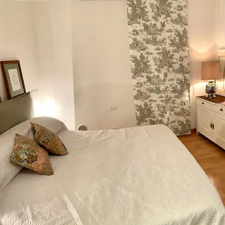 Milan Center Studio Apartment In Corso Magenta * מילאנו