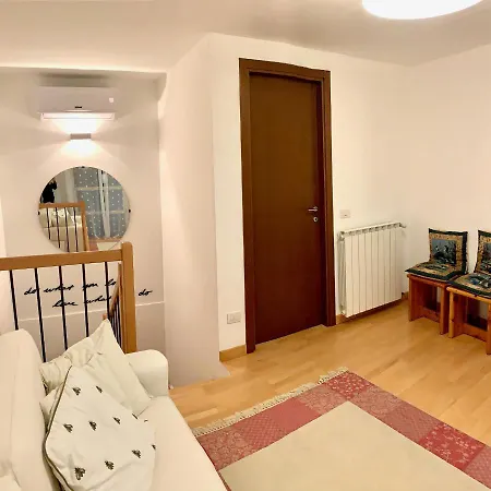 Milan Center Studio Apartment In Corso Magenta דירה מילאנו
